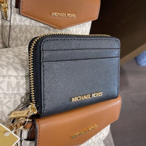 Michael Kors Jet Set Travel Medium Zip Around Card Case Color: BlackNWT